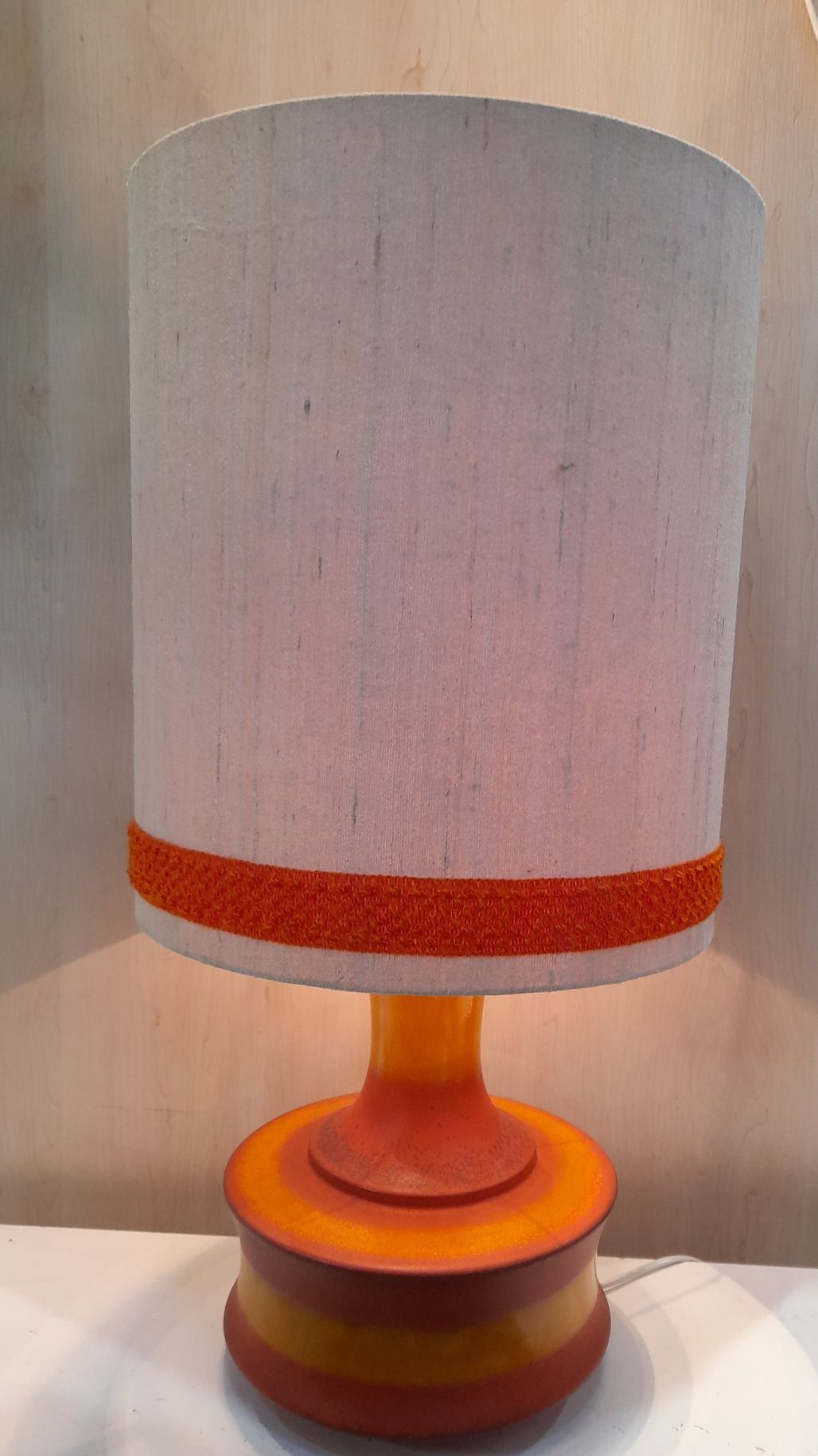 Lampa ceramiczna stołowa.