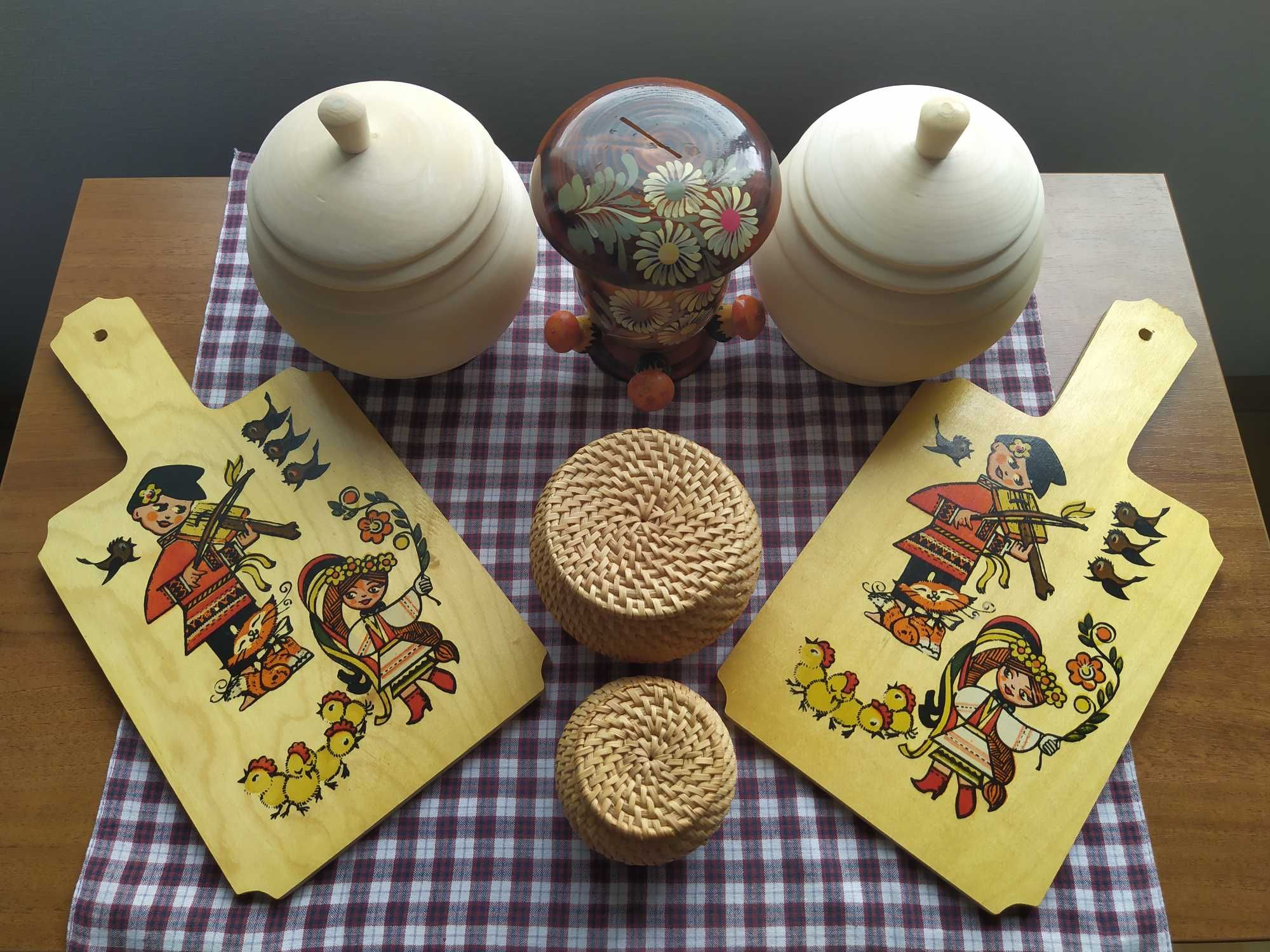 Керамика, вазы, шкатулки, горшки и кашпо для цветов, доски кухонные .