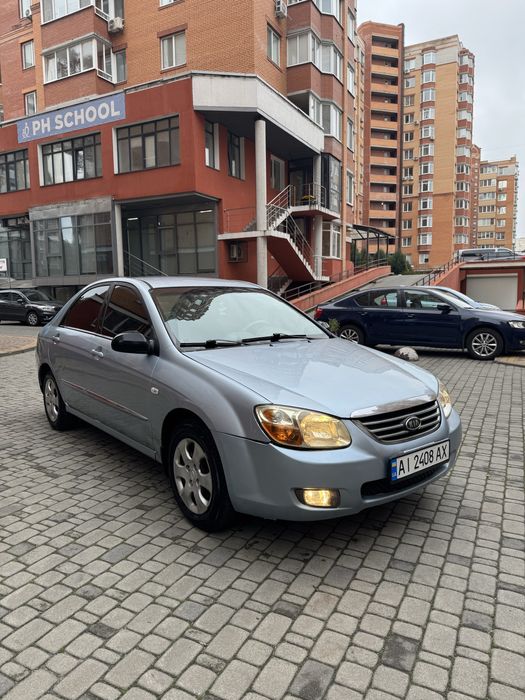 Кia cerato на повному ходу