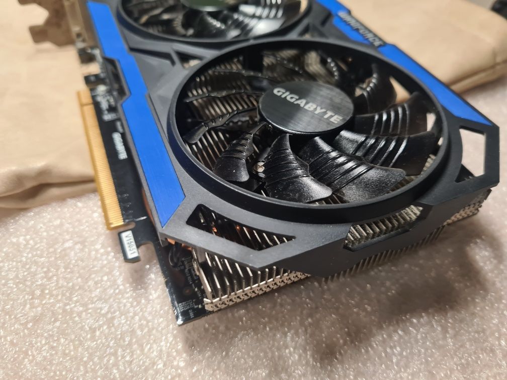Видеокарта Gigabyte 4 Gb GTX 960 Windforce