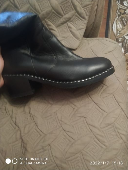 Шкіряні високі чобітки