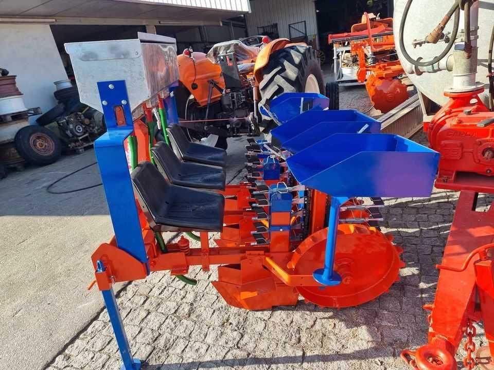 Plantador de Hortícolas 3 linhas Com adubador - Novo