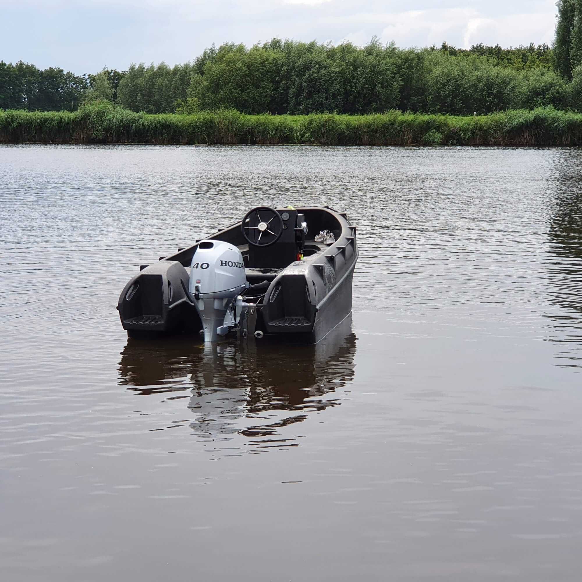 BARCO WHALY 400 NOVO EM POLIETILENO  C/ MOTOR 15 CV DE PUNHO