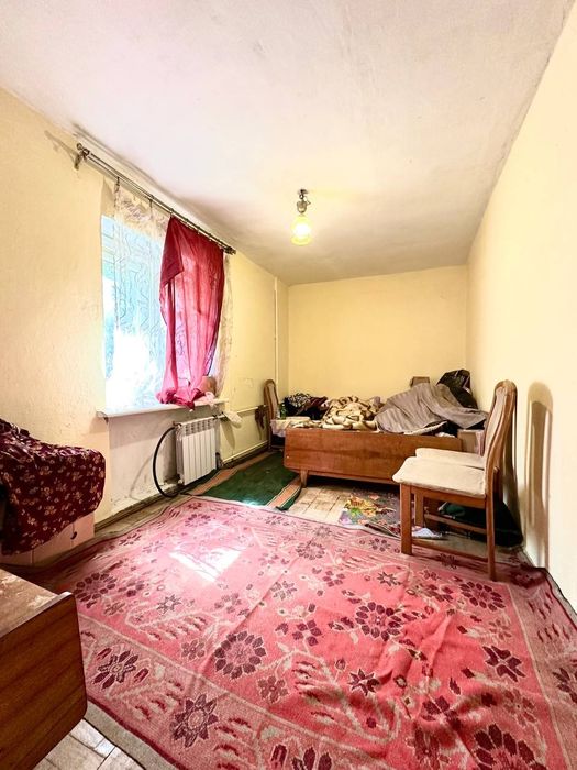 Продаж 3 кімнатної квартири ПІД РЕМОНТ в центрі міста.