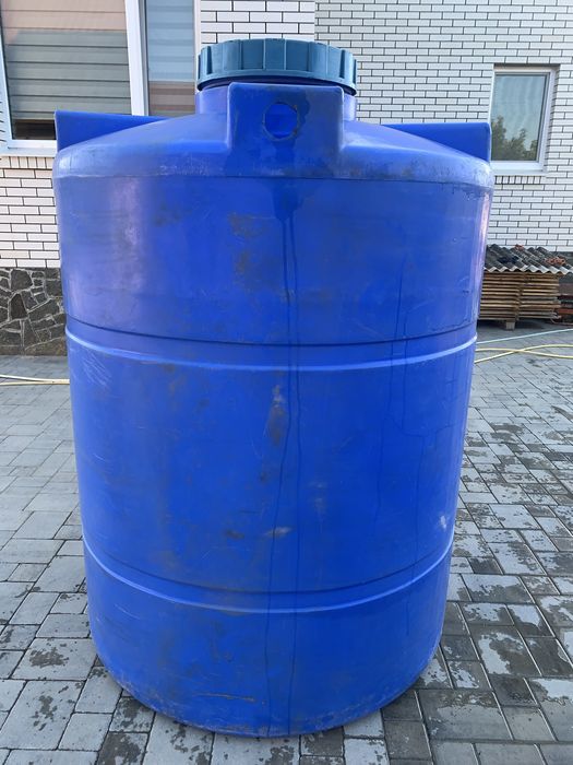 Продам бочку 2000л бу