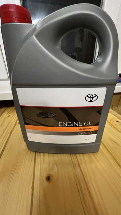 Масло 5 w 30 Тойота 5 литров.