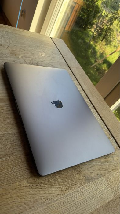 MacBook Pro 16” (2019) i9 16GB RAM
