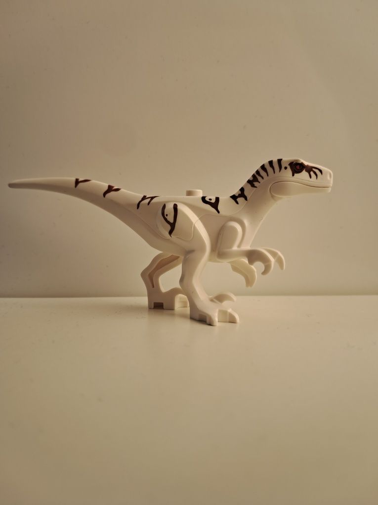 Lego Jurassic world artociraptor
