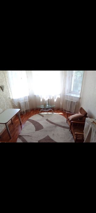 Килим ( ковер)2,2*2,2м на підлогу пол ,чистий без пошкоджень