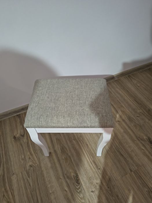 Toaletka z krzesłam