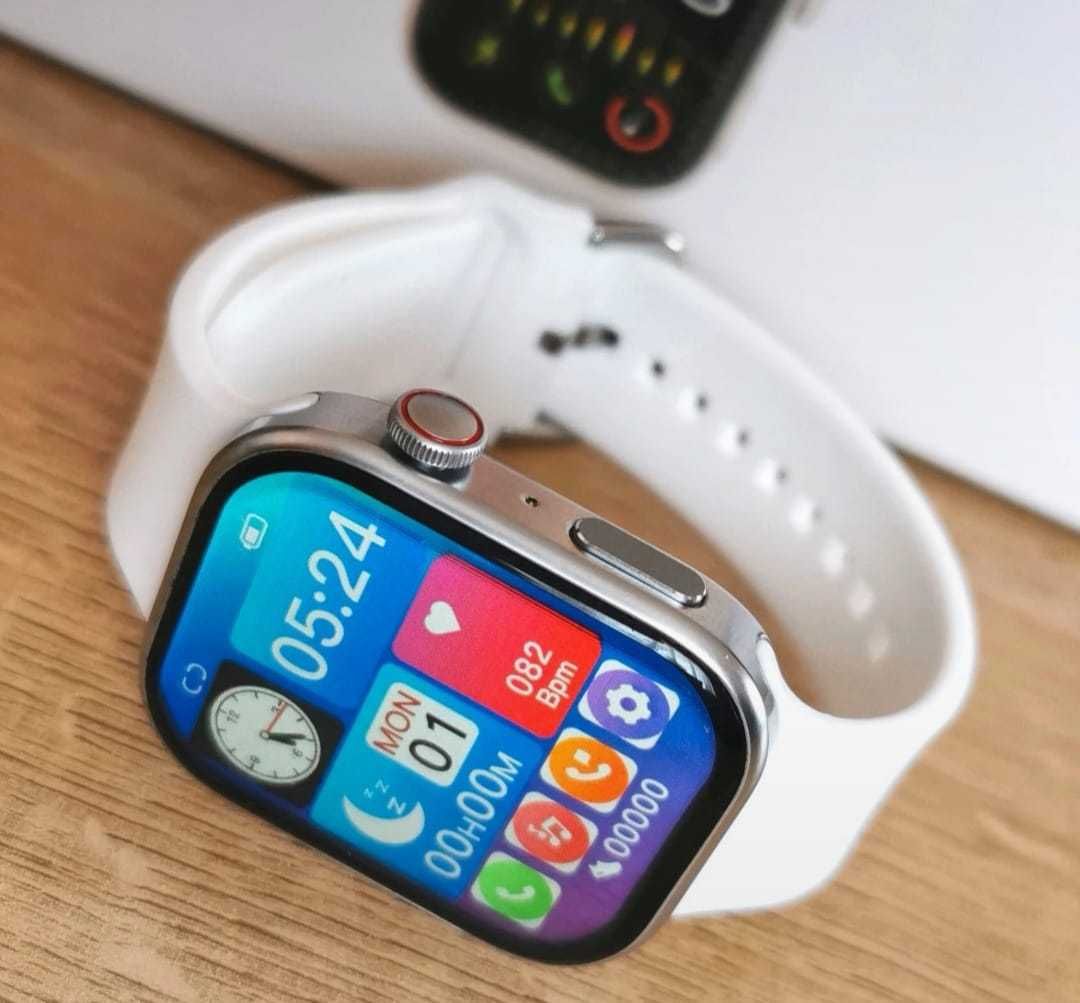 Nowy biały smartwatch