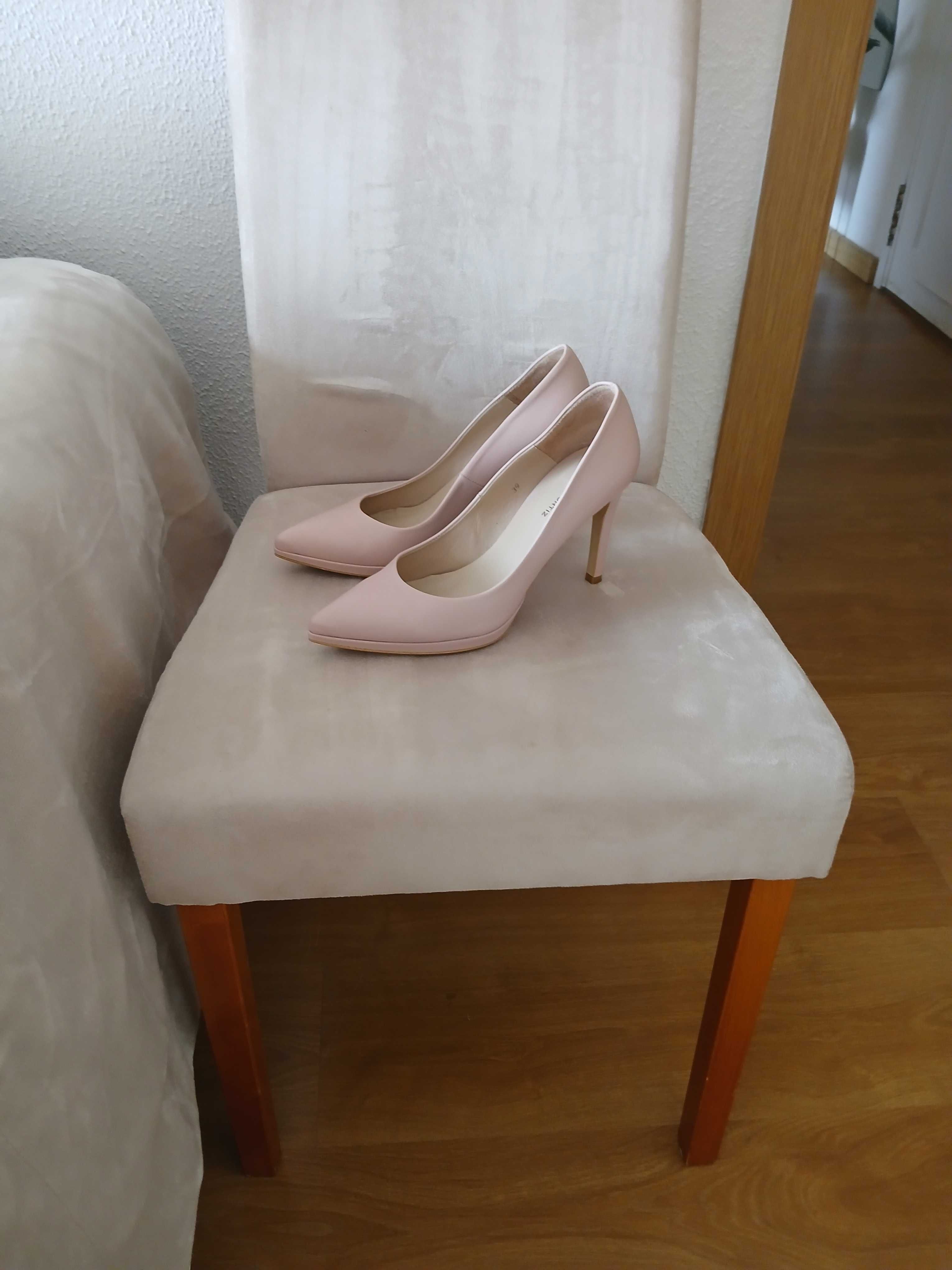 Sapatos rosa festivos