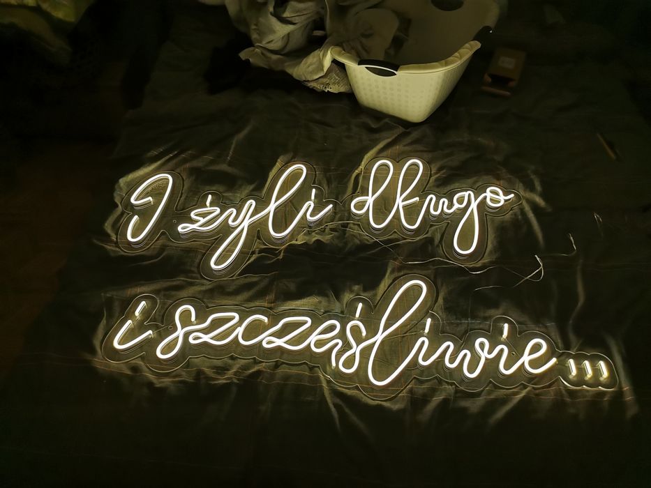 Neon napis Led na ściankę