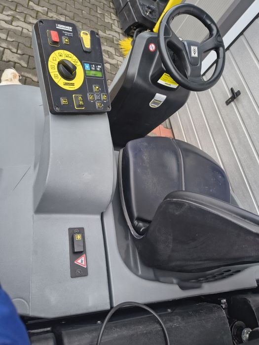 Zamiatarka Karcher KM 105/110 R