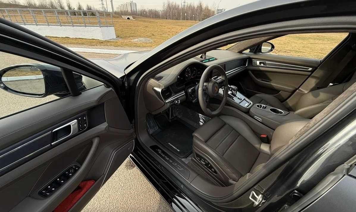 Porsche Panamera GTS 2023