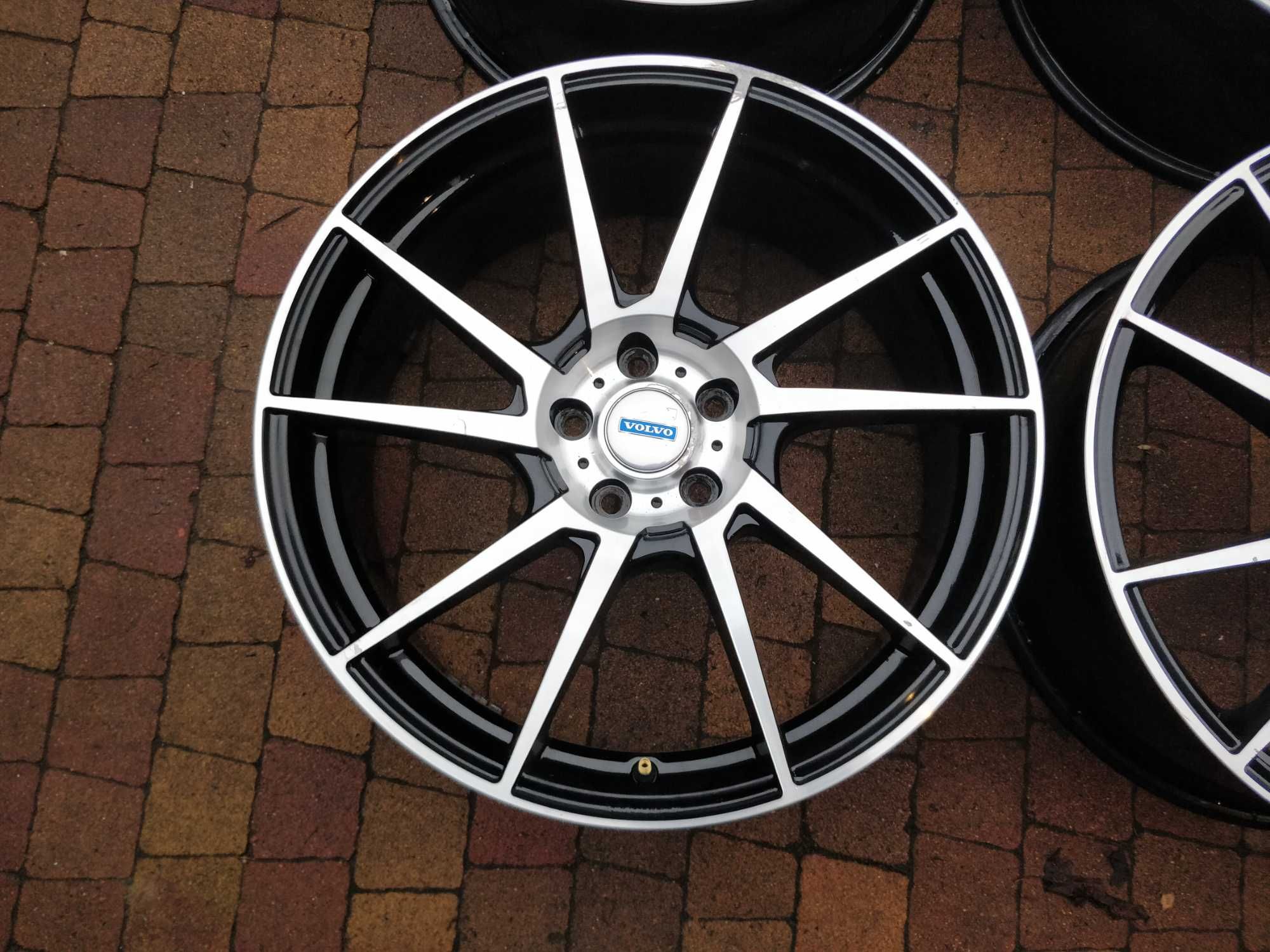 3033. Alufelgi 19" Volvo V60 XC40 Ford Mondeo 8J ET45 5x108 Dotz