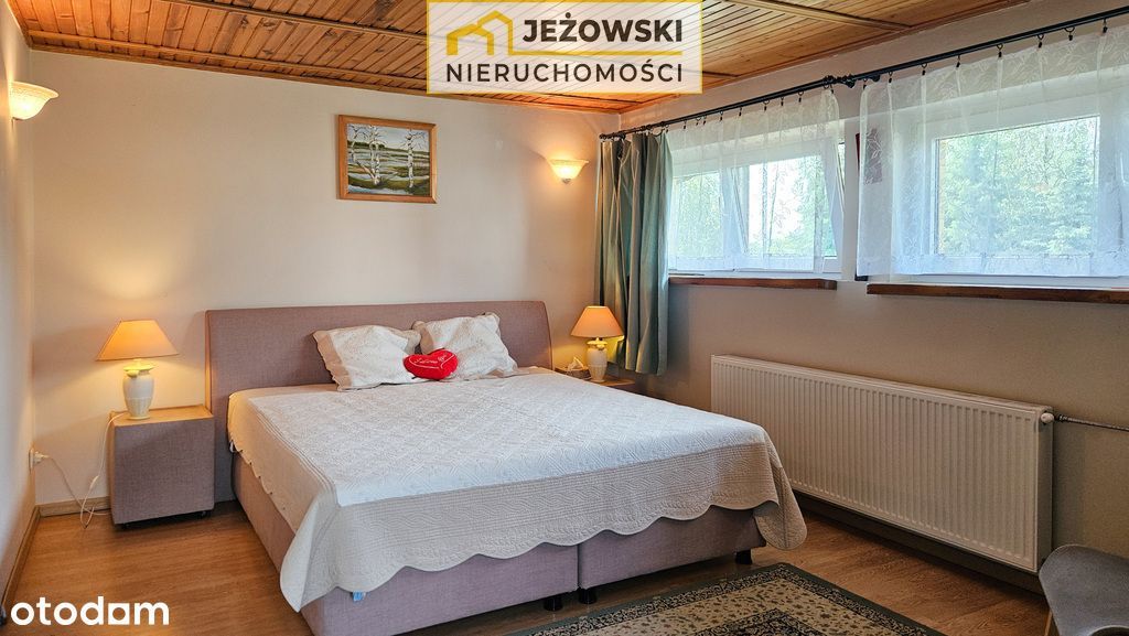 Dom z garażem i dużym ogrodem w Janowcu nad Wisłą.