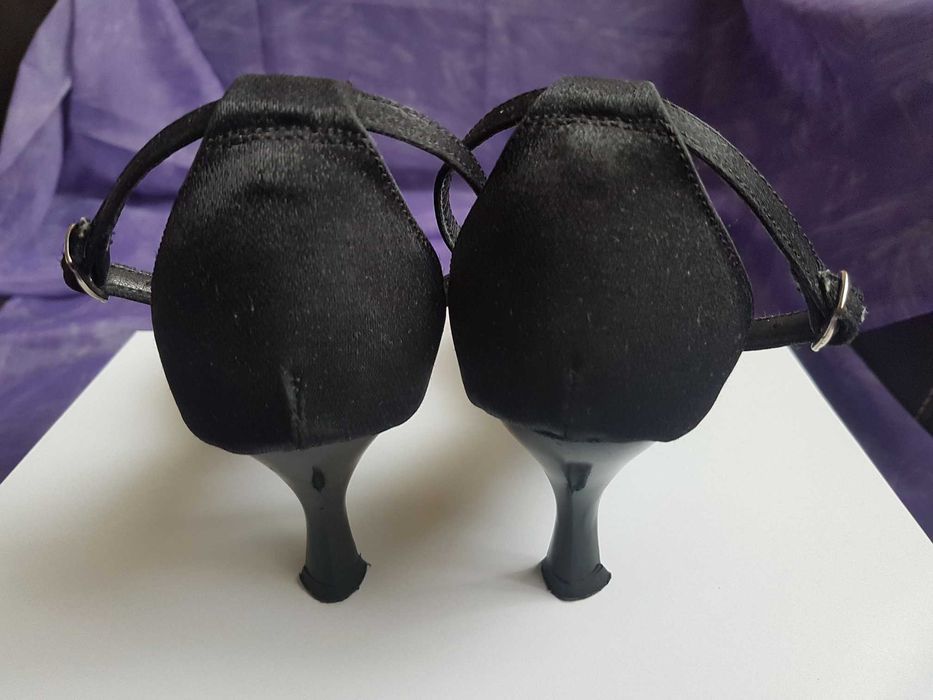 Czółenka czarne, szpilki, satynowe, zapinane na kostce, jak nowe r. 40