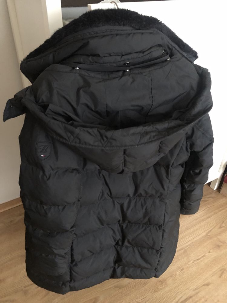 Tommy-Hilfiger czarna kurtka puchowa rozm M