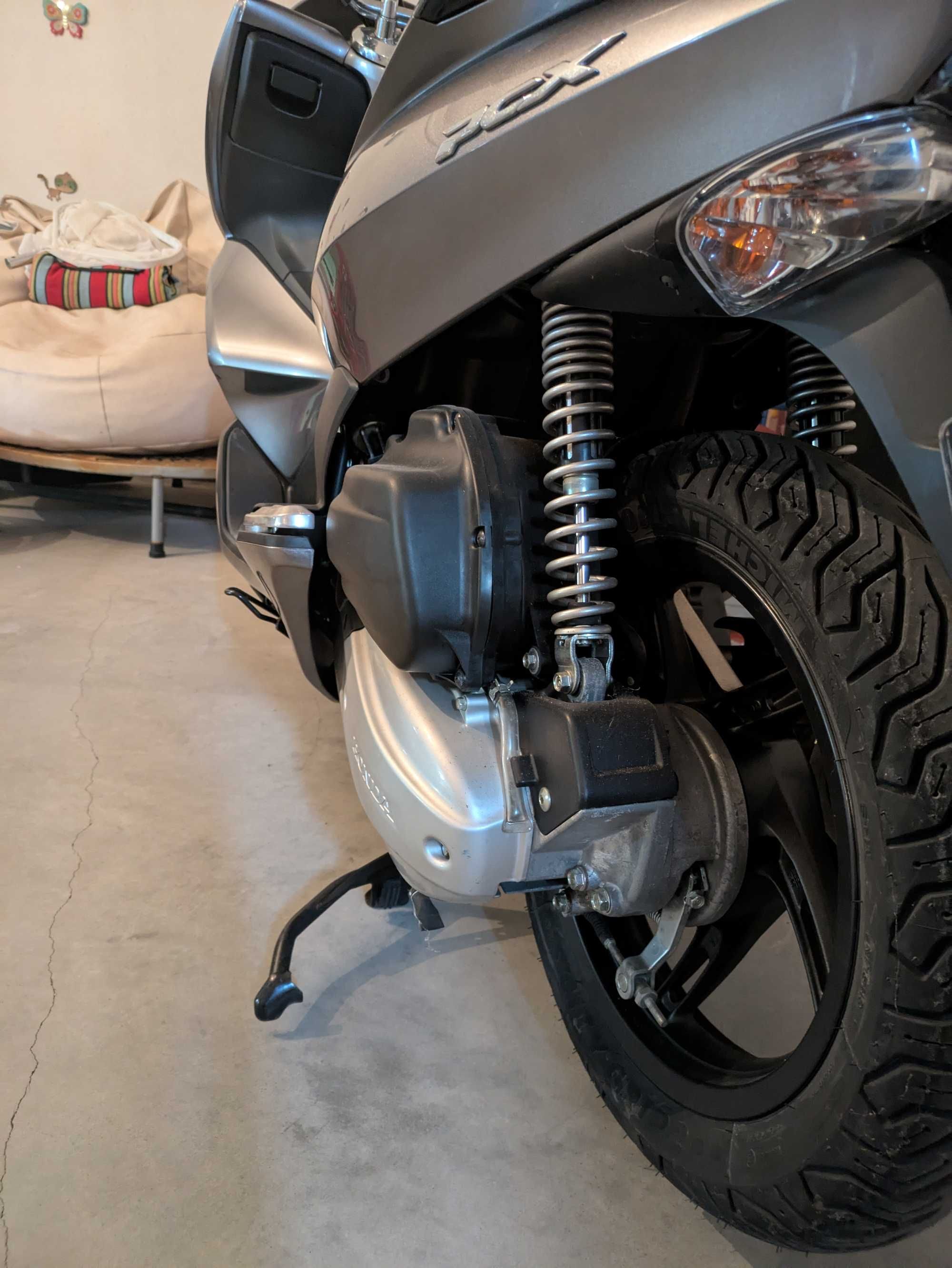 Honda PCX como nova