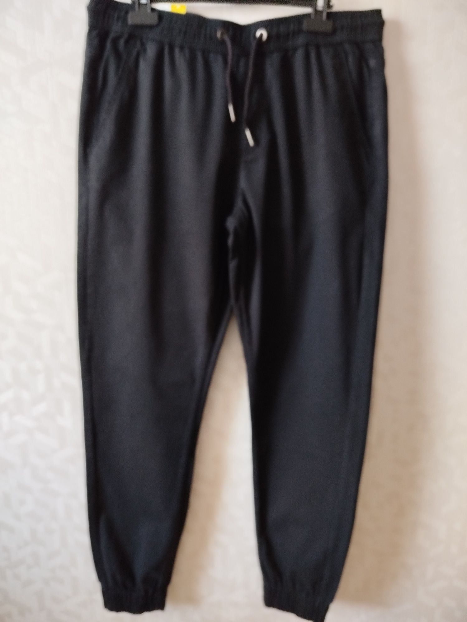 Nowe spodnie męskie jogger rozmiar 32