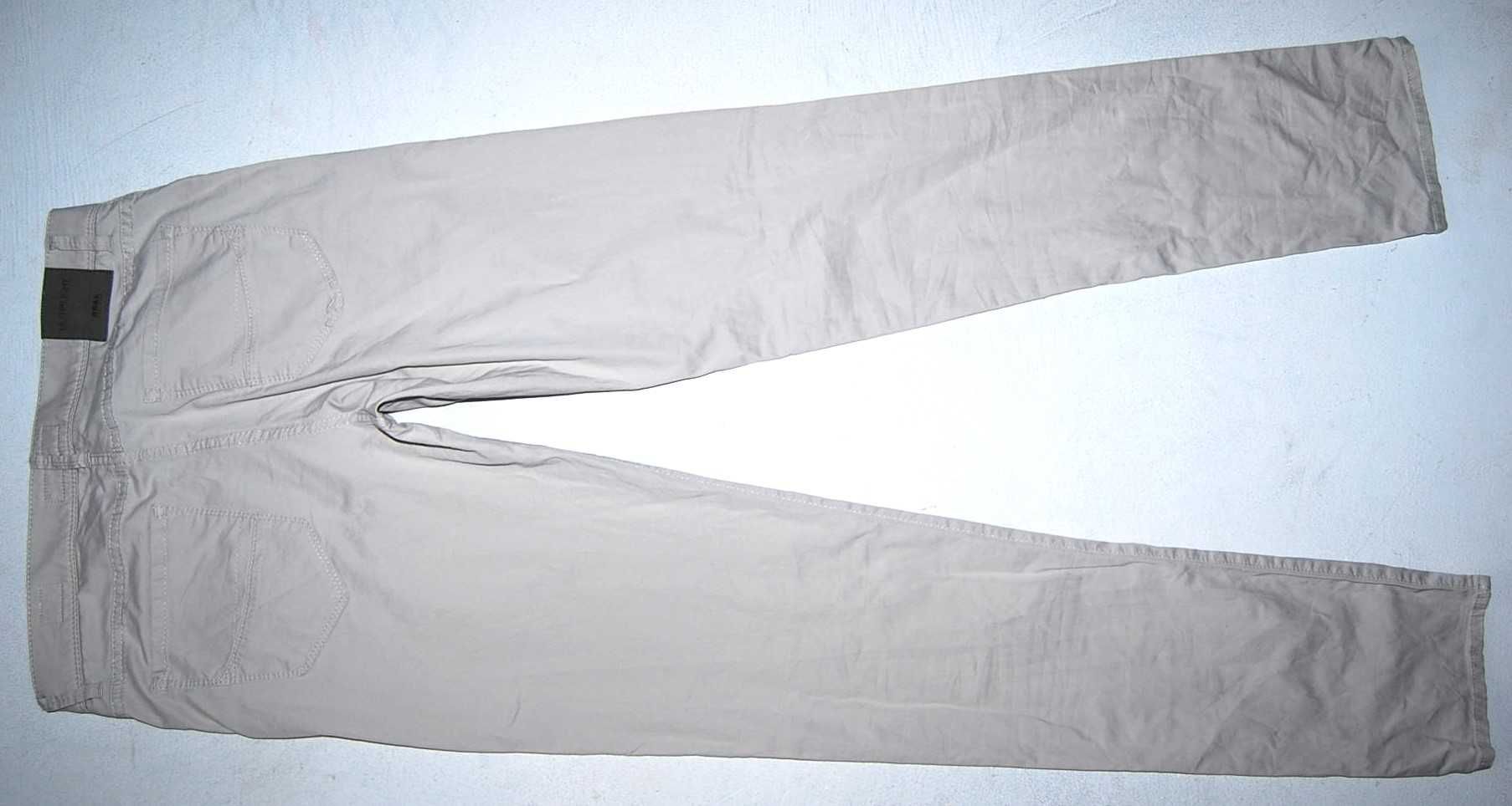 BRAX STYLE.CADIZ U MT-WA W33 L36 pas 84 ultra light spodnie na lato