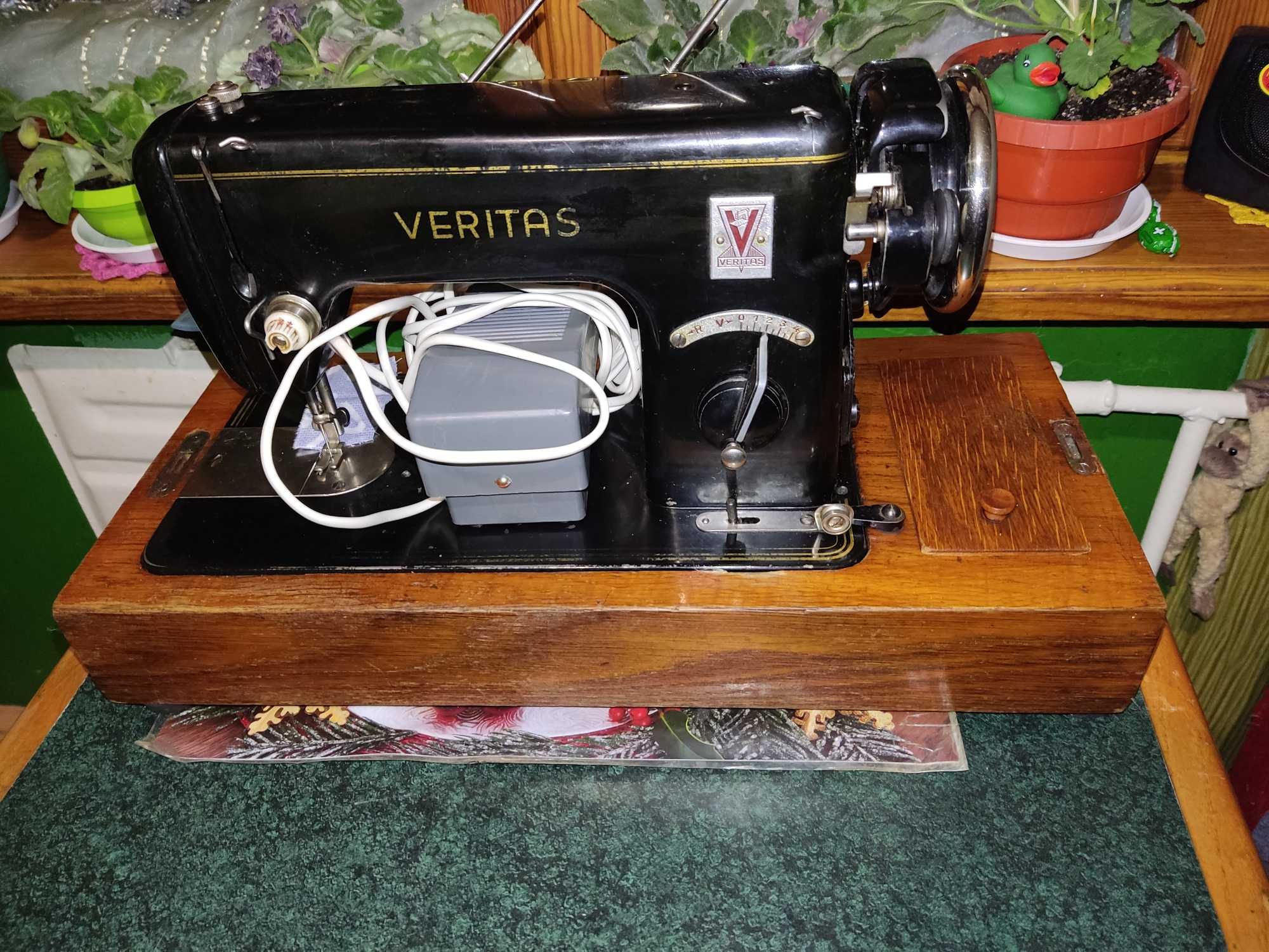 Veritas швейна машинка з електроприводом