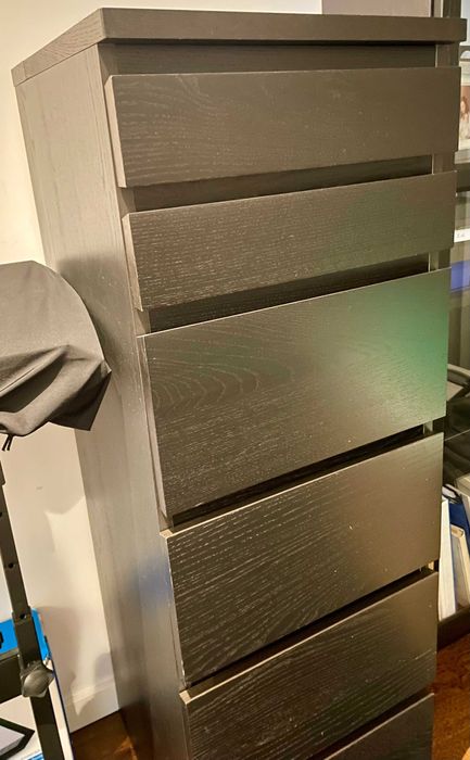 Cómoda Ikea Malm com 6 gavetas e espelho