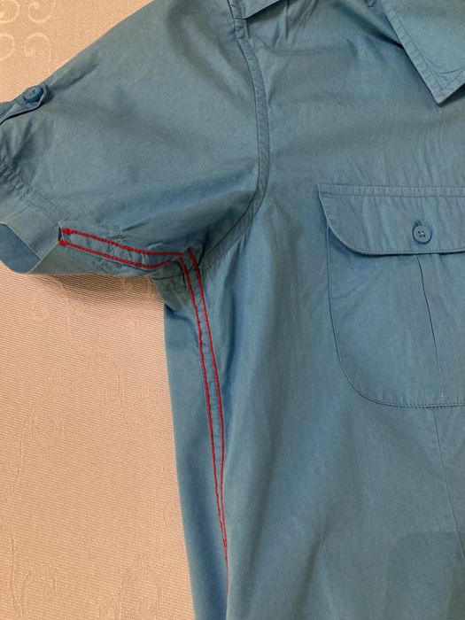 Koszula z krótkimi rękawami wygodna z napisami.