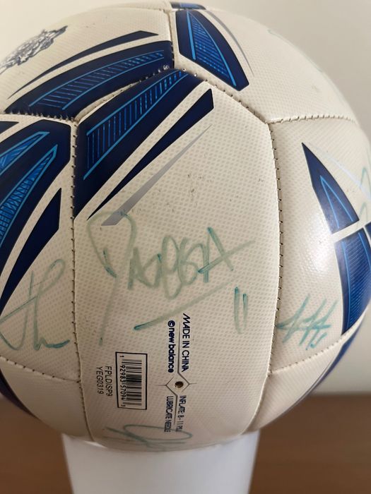 Bola New Balance Assinada pelo plantel campeão do Porto 2019/202