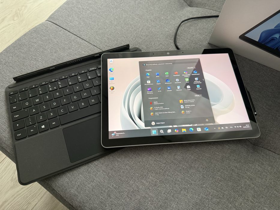 Tablet Microsoft Surface Go 3 + klawiatura. 8GB RAM, 128GB