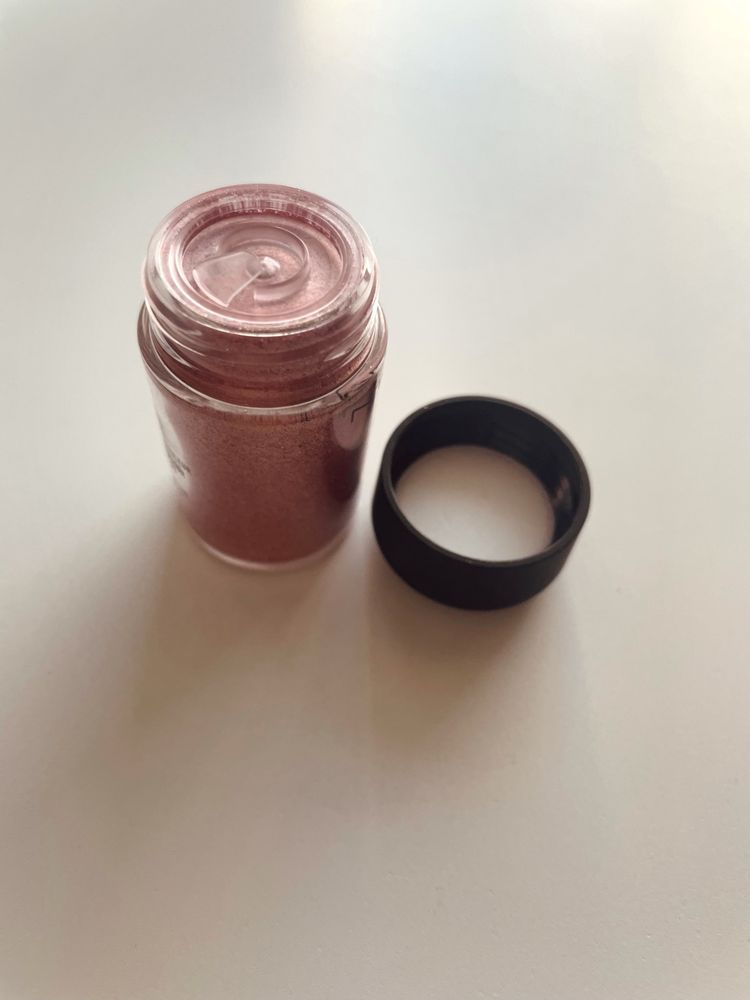 Nowy pigment cień sypki MAC - Rose