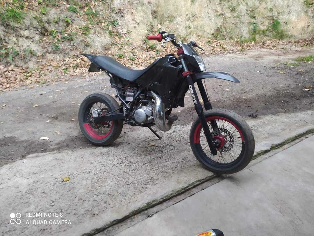 Dt125r supermotard