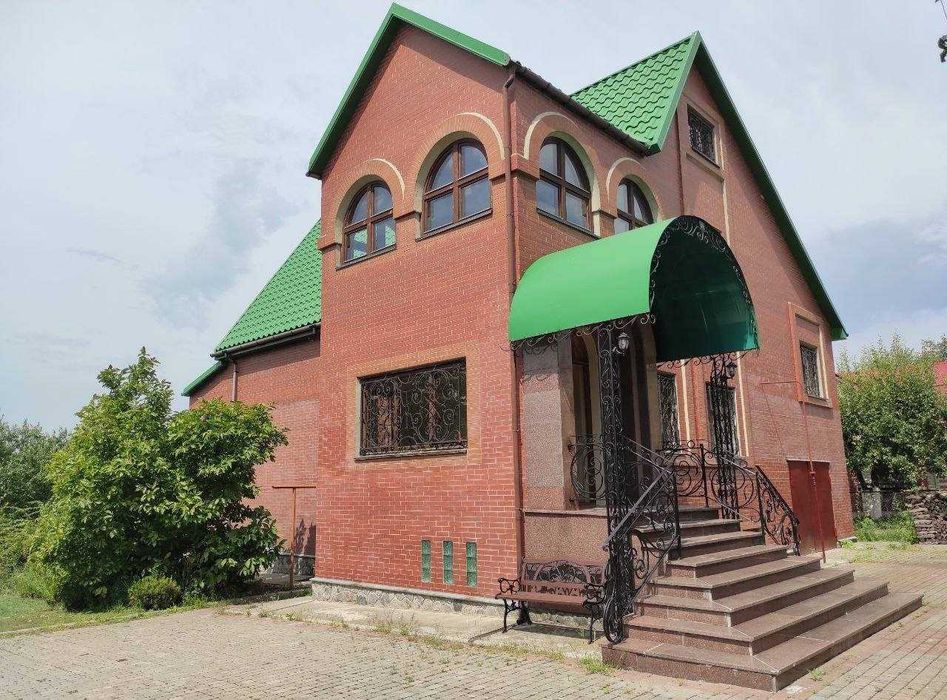 Продається 2-х поверховий будинок в с. Щербані