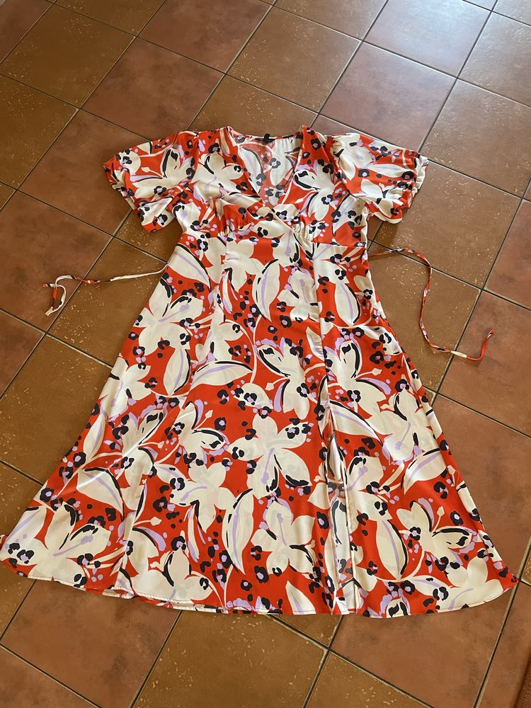 Damska sukienka w kwiaty plus size