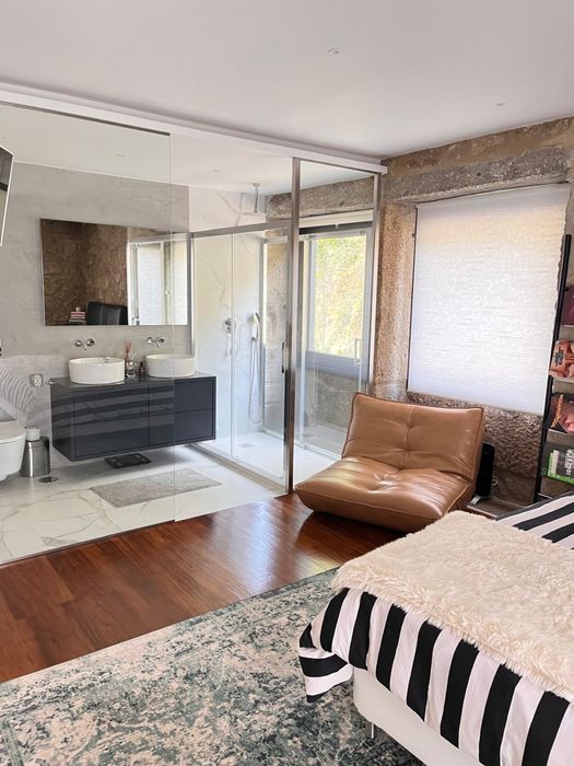 À VENDA - Casa de Pedra Única