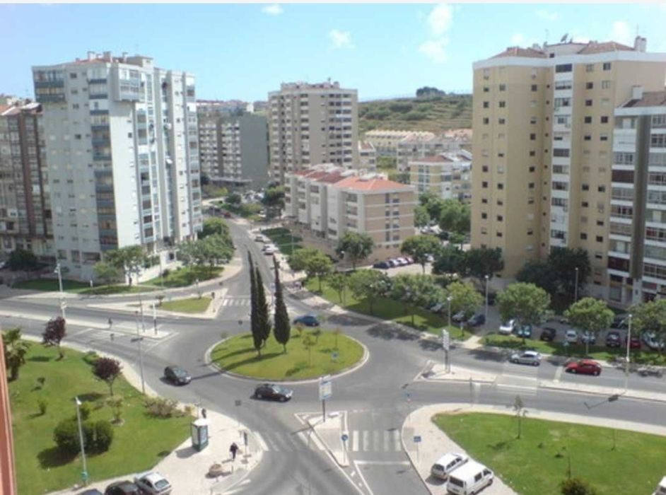 Quarto para alugar com varanda, Linha Azul, Encosta do Sol