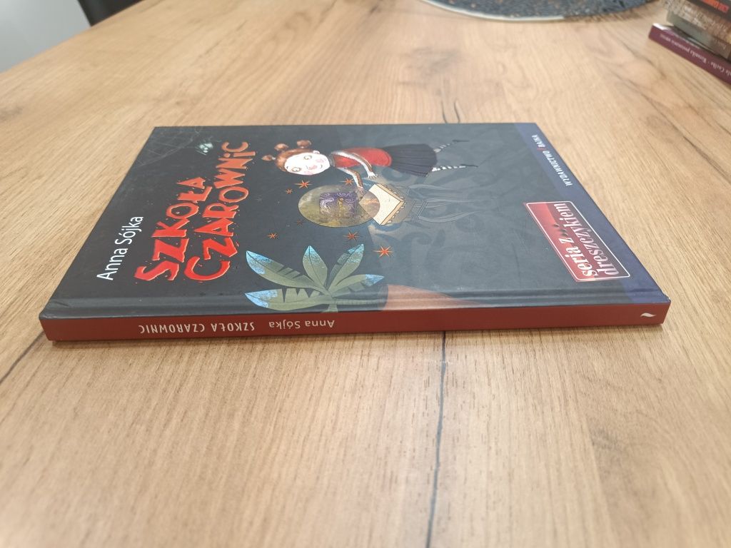 Książka Szkoła Czarownic Anna Sójka