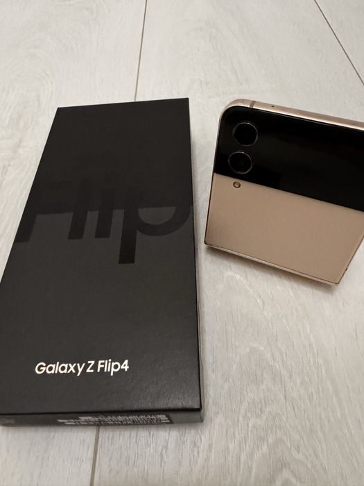 Продам Samsung Z Flip4 8/128gb