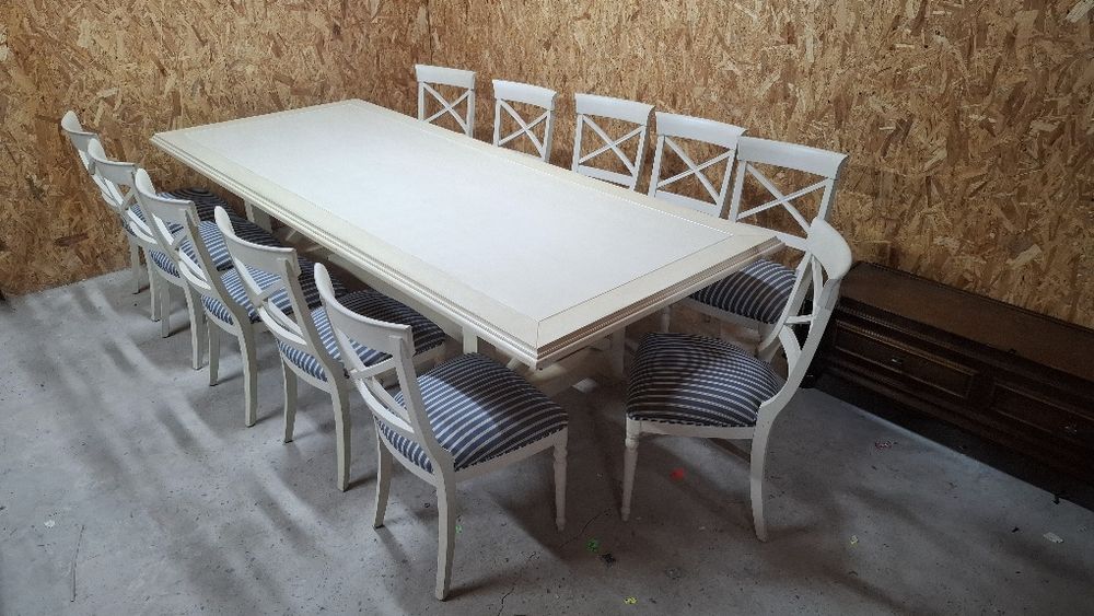 Stylowy stół konferencyjny z 11 krzesłami