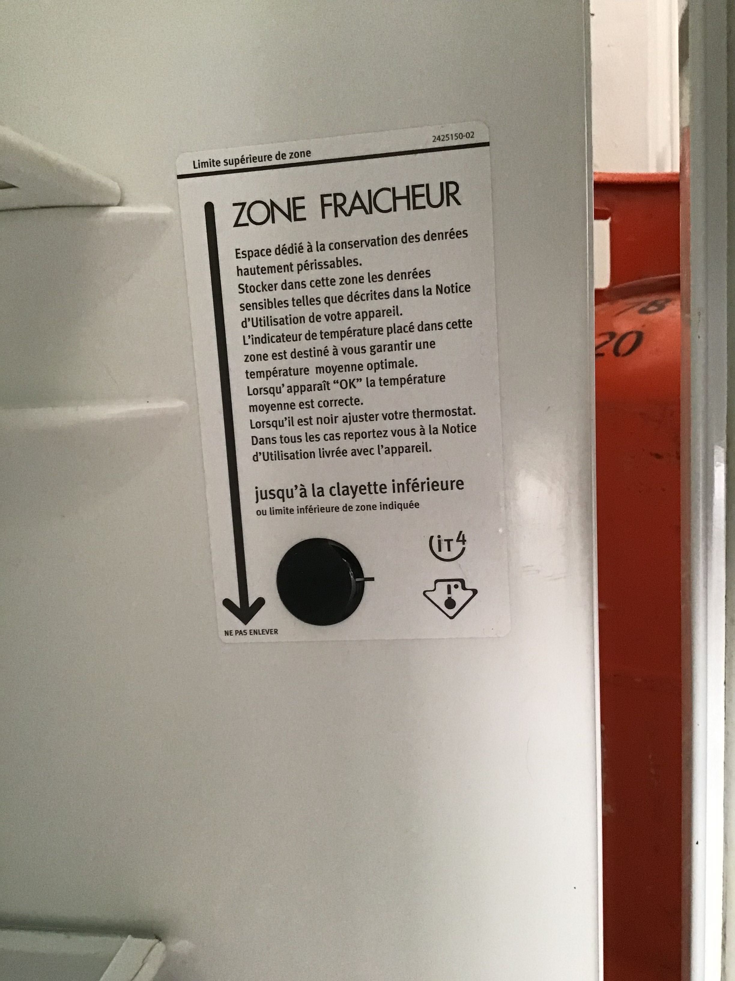 Frigorífico com secção de congelação