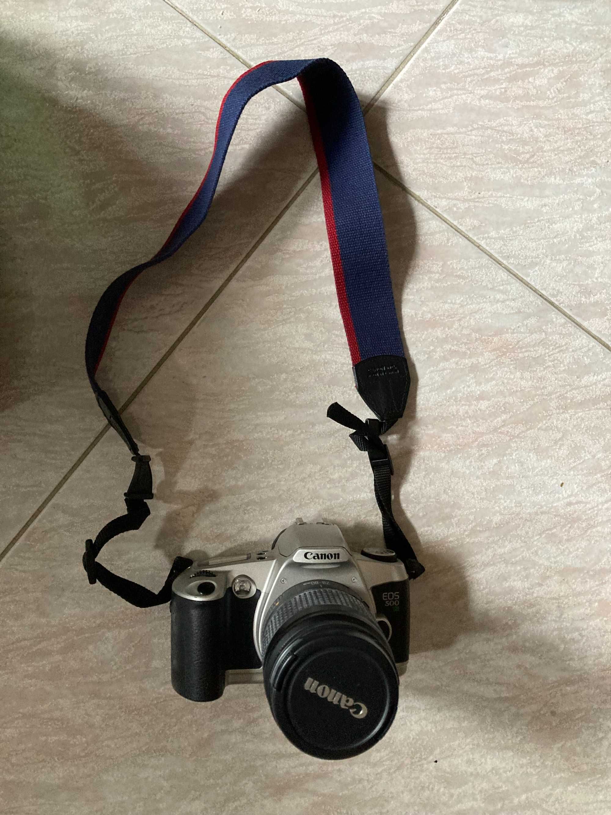 Máquina fotográfica Canon EOS 500 N com estojo