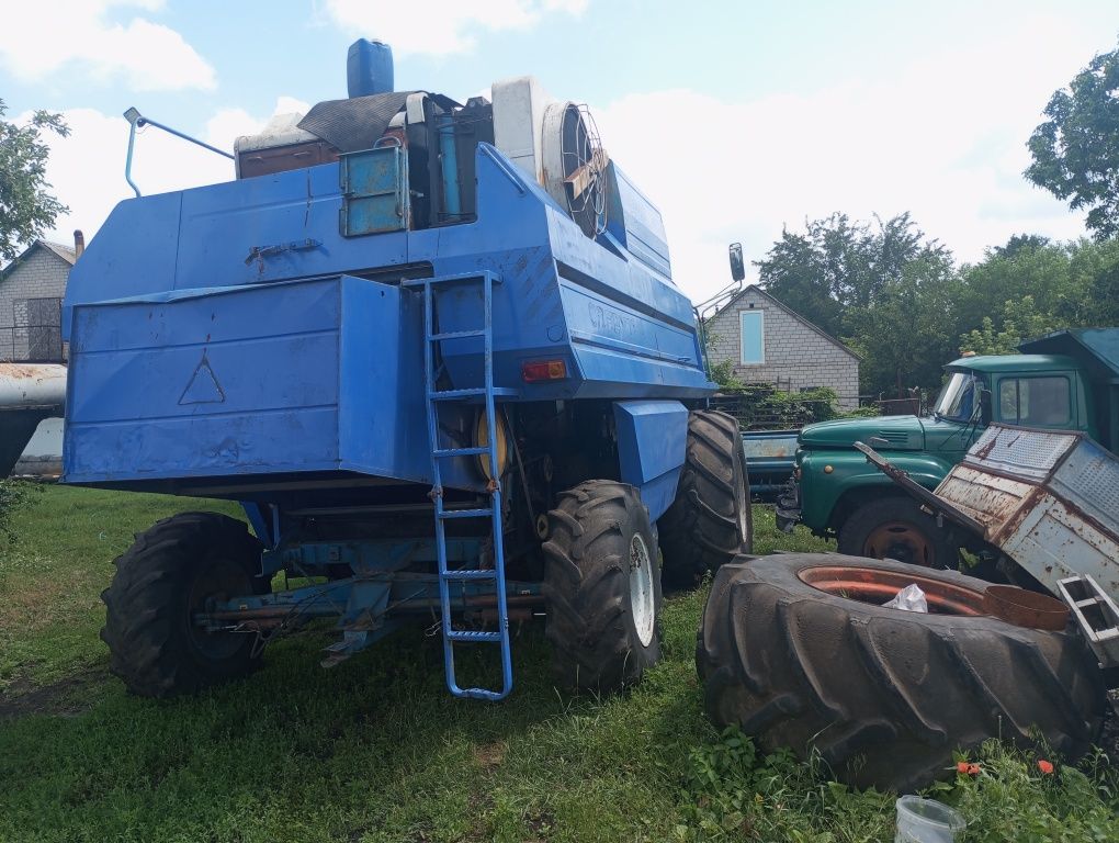 Продам комбайн кзс 9.1