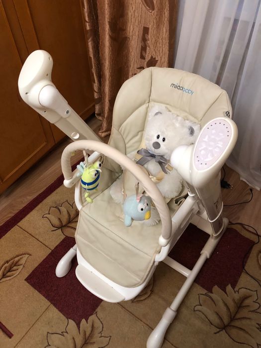 Столик для годування, гойдалка