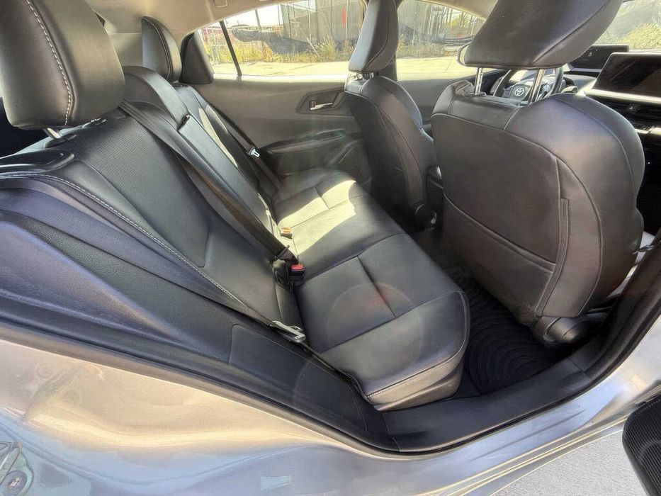 Toyota Prius      2024