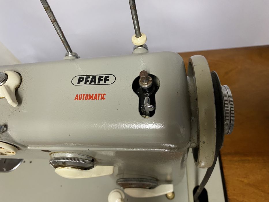 Maquina Costura PFAFF 260 automatica