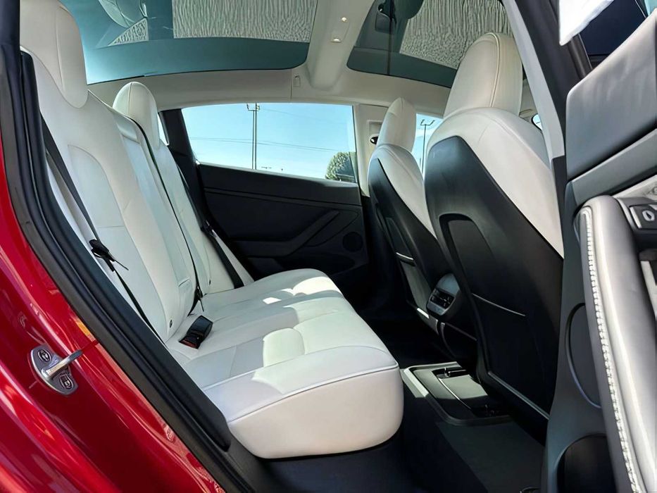 Tesla Model 3      2023