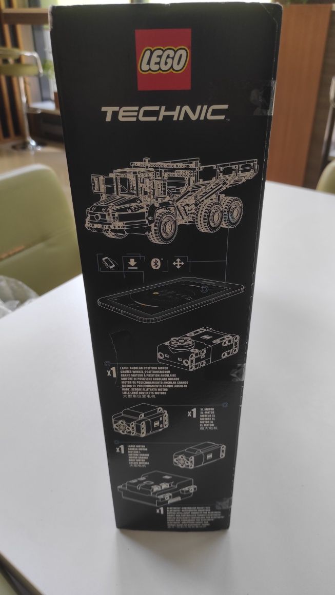 Конструктор LEGO Technic 42114 Шарнірний самоскид Volvo 6х6