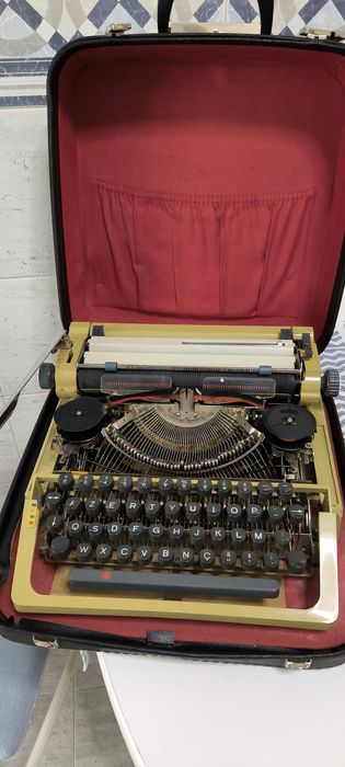 Antiguidade - Máquina de escrever