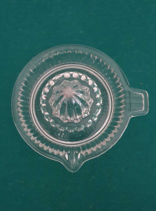 Fantástico espremedor de citrinos em vidro trabalhado - Anos 60